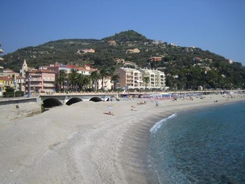 La spiaggia di Finale Ligure.
